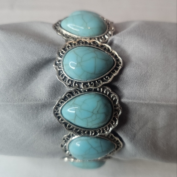 Jewelry - Modern Silver Tone With Faux Turquoise Stone Stretch Bracelet EUC Like New